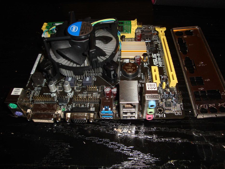 kit mini itx Asus H81M-R i5 4670 3.8Ghz 8GB DDR3 kingston 1600 Mhz