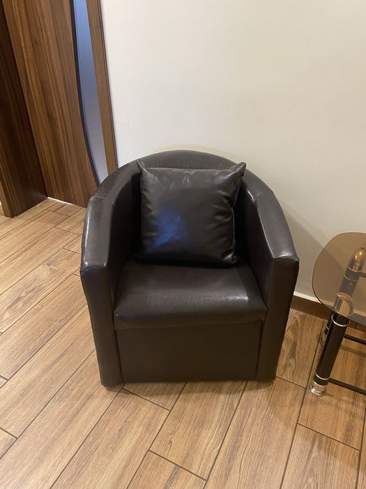 Fotolii dun piele ecologica cu masuta din sticla,cu transport in Arad