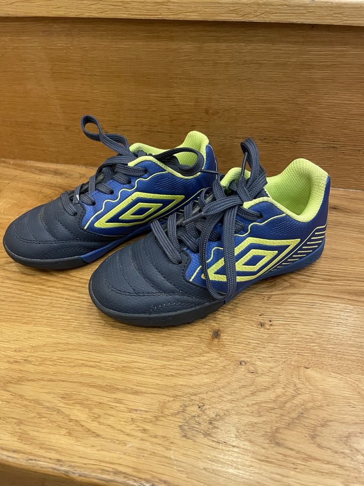 Футболни маратонки umbro