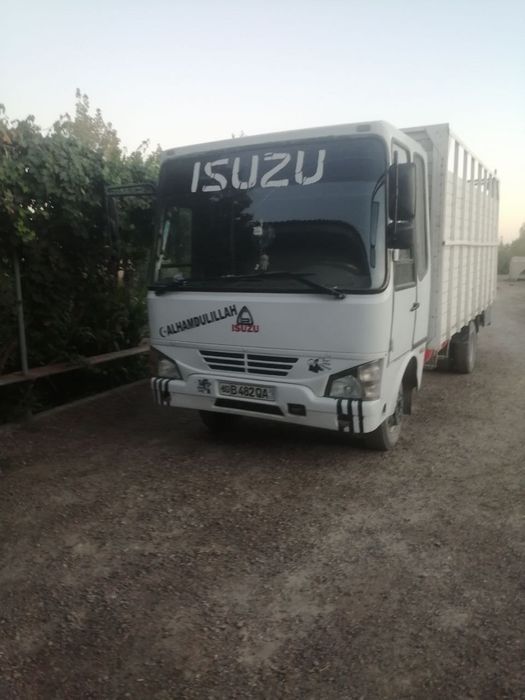 Avtobusda yasalgan isuzu
