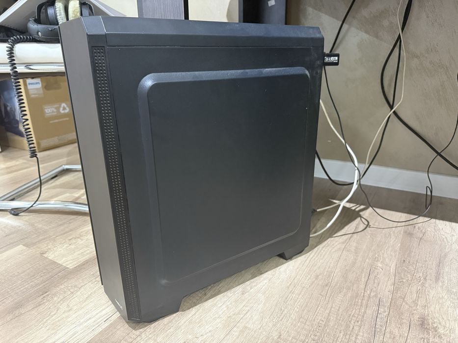 Геймърски компютър + клавиатура– Ryzen 7 + RTX 2060 Super