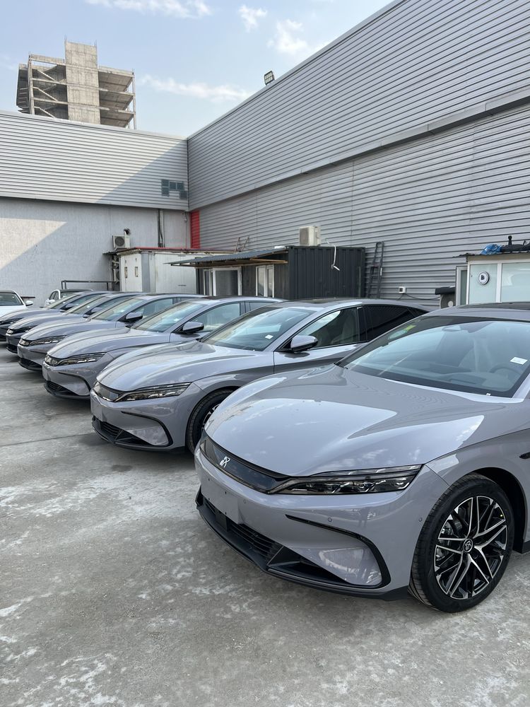 BYD Han qora oq narda grey