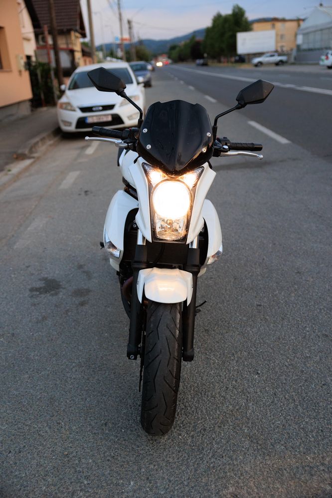 Vând Kawasaki ER-6n impecabil! Rar efectuat