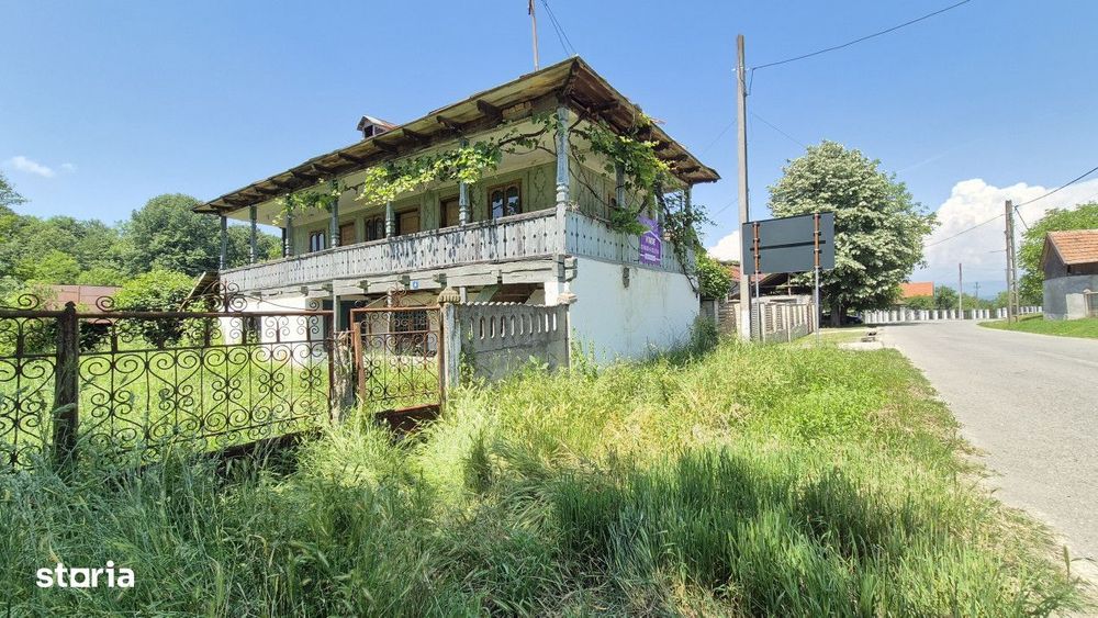 Casa cu arhitectura traditionala si teren generos, in Dragutesti
