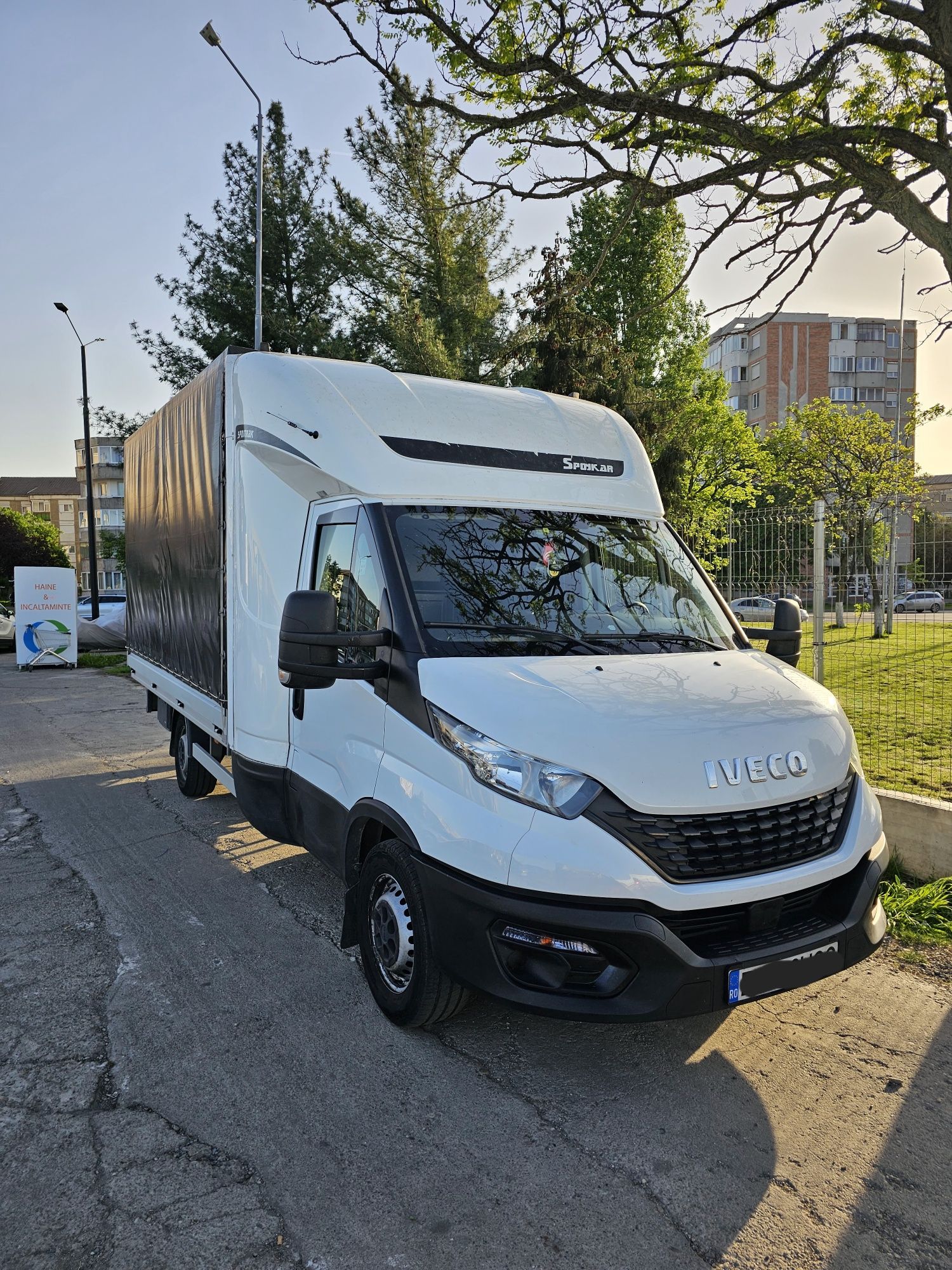 Firma de transport din 01.09.2022 - 2 buc Iveco Daily din 2021