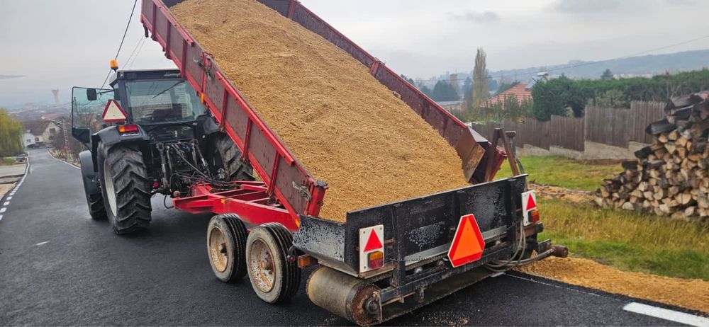 Remorca de 9 T cu distribuitor lateral!