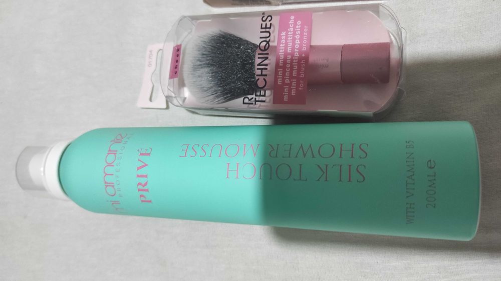 Спирала Kylie Cosmetics почистваща пяна за тяло Mi Amante