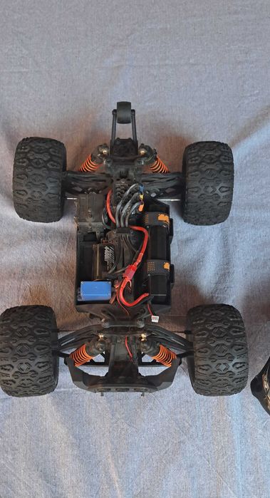 Mașinuță cu telecomanda TM RTR 1:10 70 km/h +4 baterii +mașinuță piese