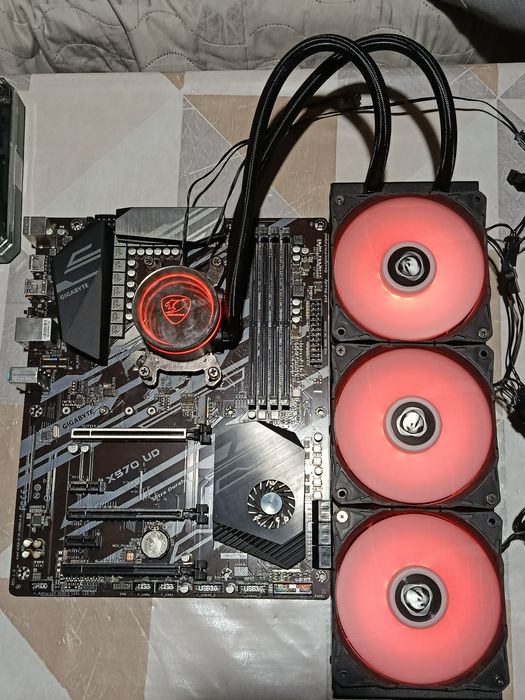 Дъно процесор водно охлаждане 360мм и рам x570 ryzen 5 3500x 8gb ram