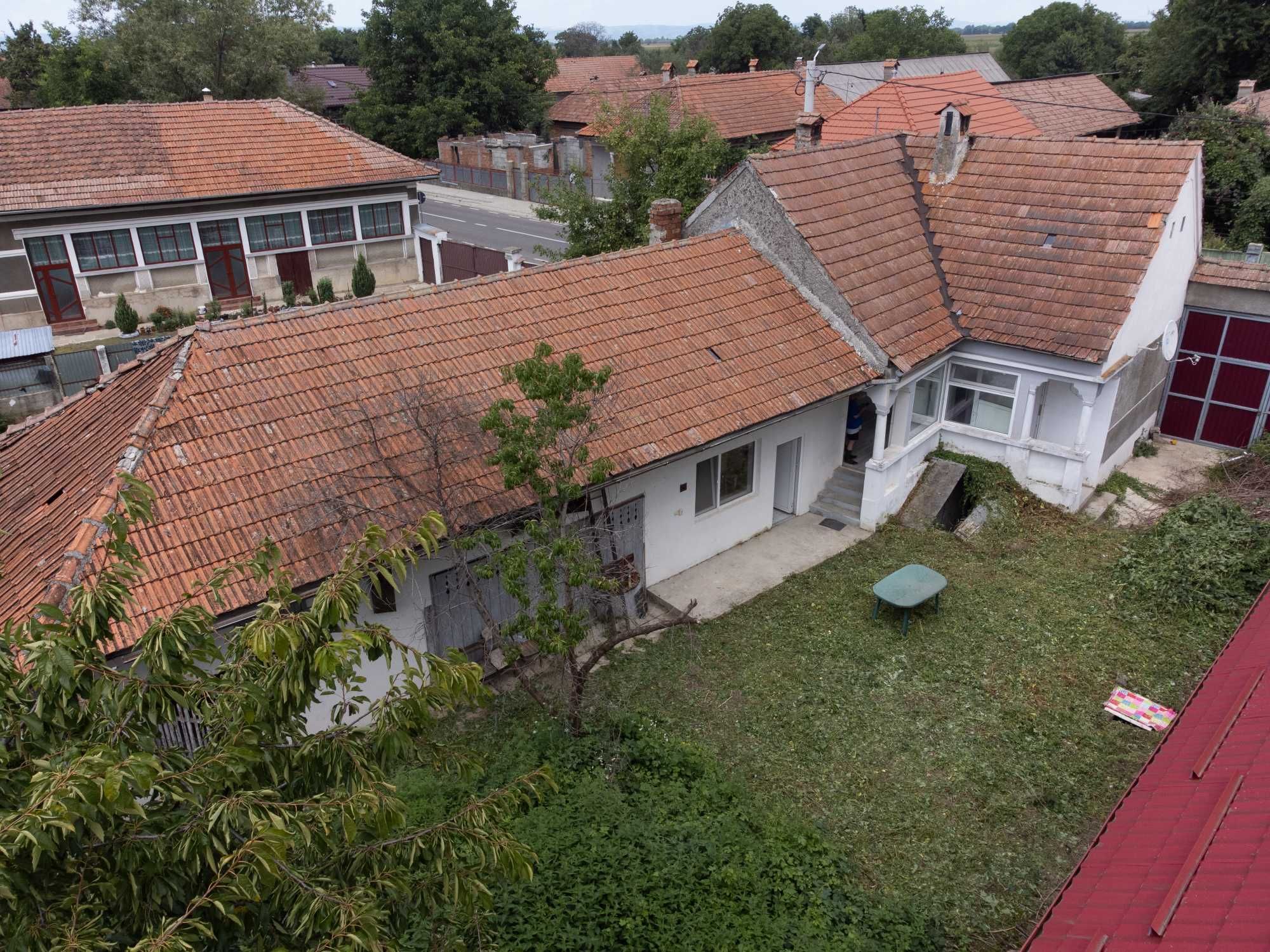 Casa rurala modernizata 3 camere, bucatarie, anexe 90mp + teren 700mp