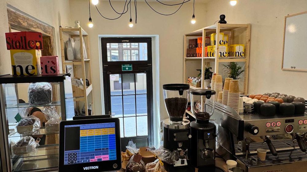 Vand cafenea , zona Unirii Timisoara, chiria platita pana in mai 2026