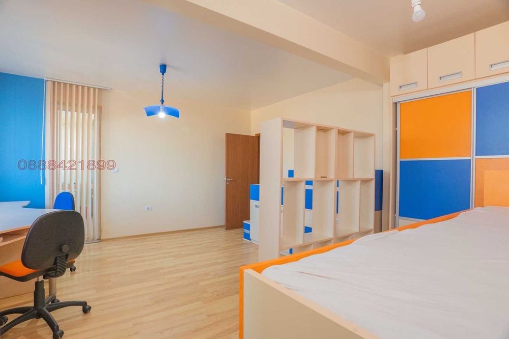Продава се Тристаен апартамент в Добрич, Център - 136 кв.м за 1081 €/кв.м - Снимка #3