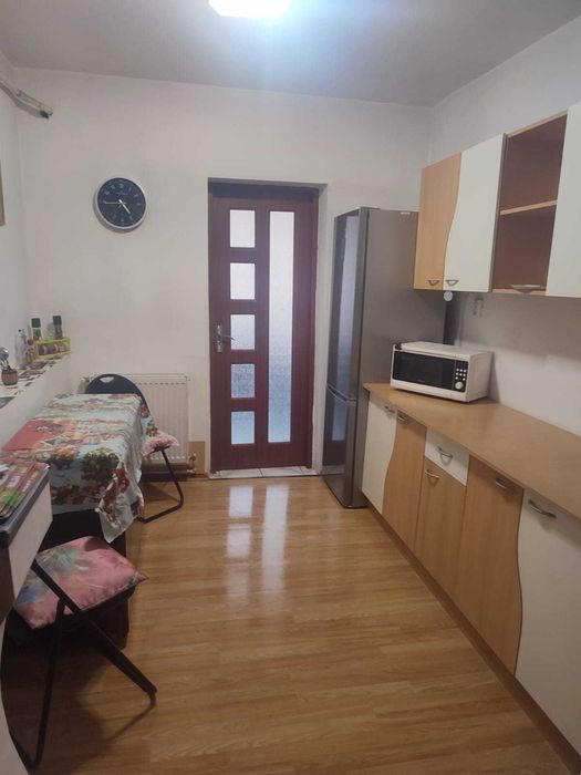Proprietar inchiriez apartament 2 camere, et 1, langa piata mica