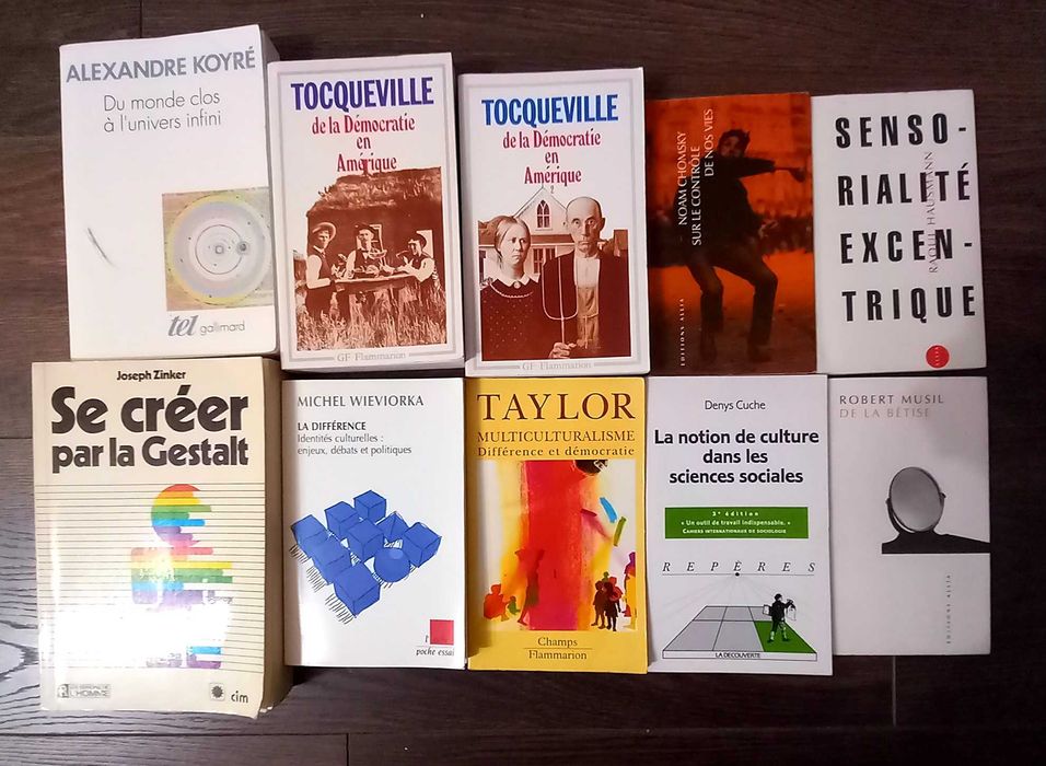 Детски помагала, табла и Книги на френски език, проект за щанд