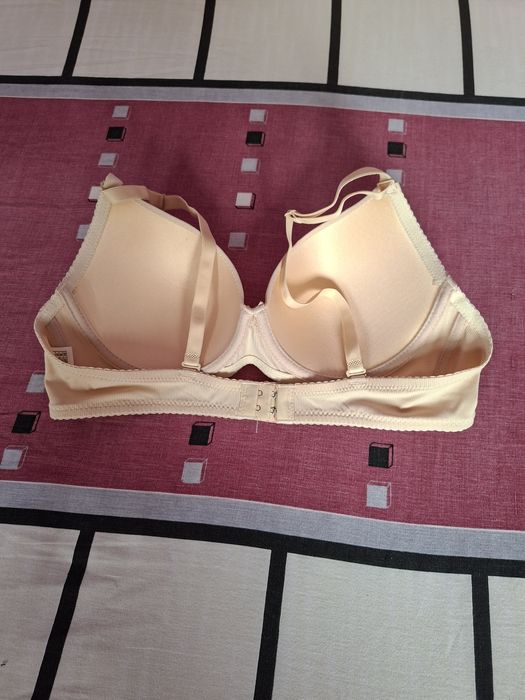 Vând Sutien Damă Mărimea 40/90 Nou