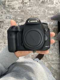Продаю фотоаппарат Canon EOS 5D Mark III.
