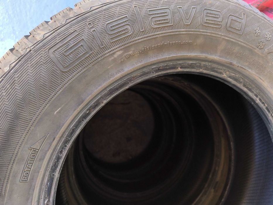 Продавам гуми и гуми с джанти.