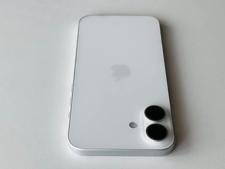 НОВ! Iphone 16 Plus 128GB White Гаранция 1 година