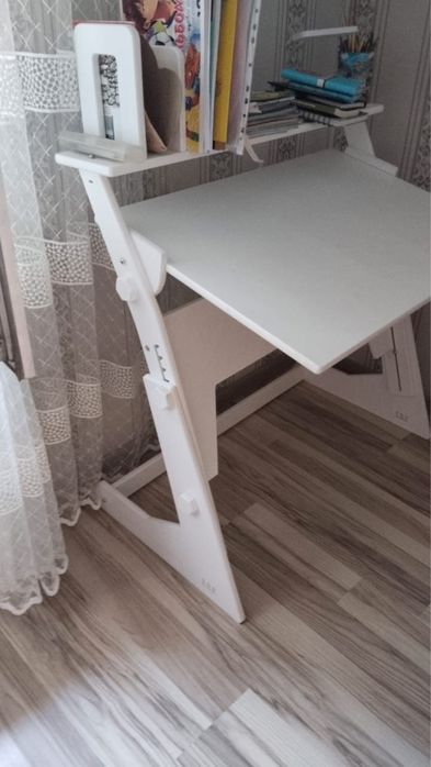 Продам стол-парту