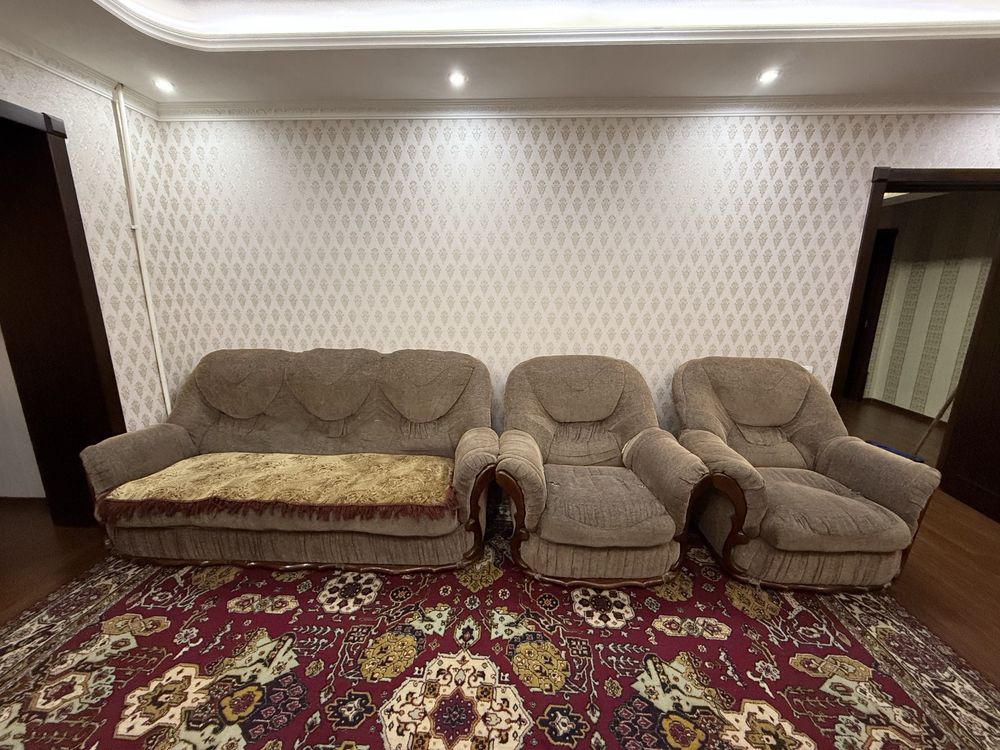 Продам диван с креслами комплект