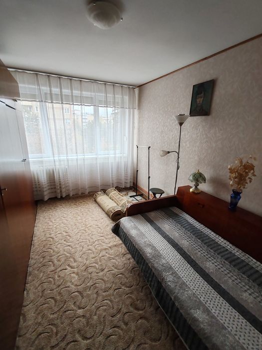 Inchiriez apartament 3 camere decomandat