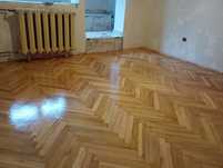Raschetat, montat ,,chituit, lăcuit parchet din lemn