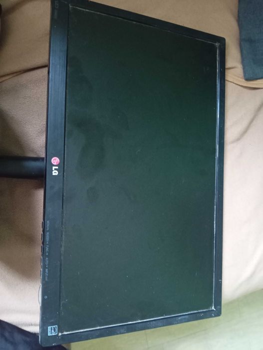 Монитор LG в рабочем состоянии