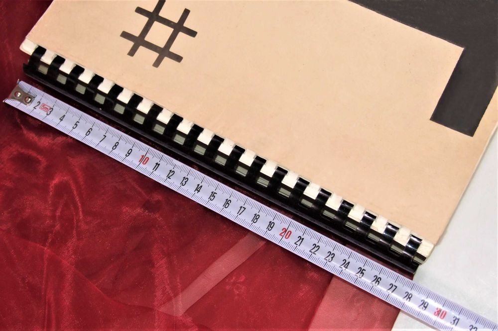 Carte cu +1000 partituri muzicale, hit-uri internationale, Made in USA