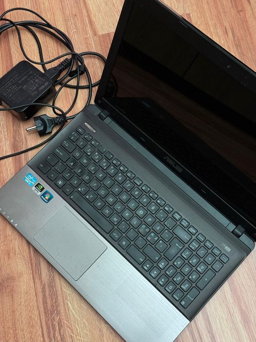 Laptopuri Asus și HP