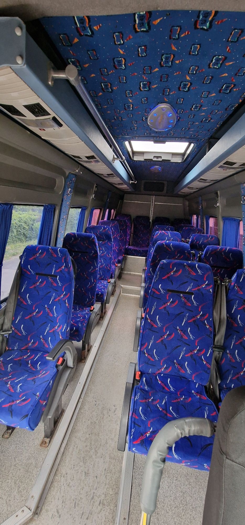 Inchiriez Microbuz 19 Locuri Transport Persoane Excursii  sau Conventi