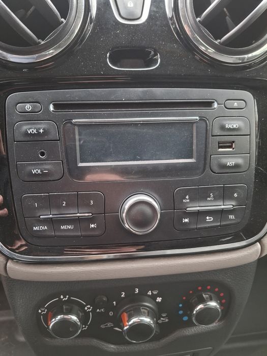 Оригинално радио за дачия