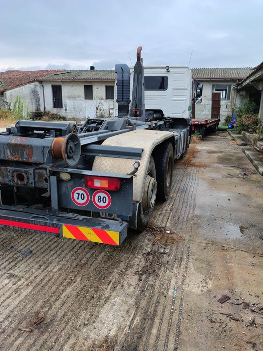 Camion Volvo scarabil