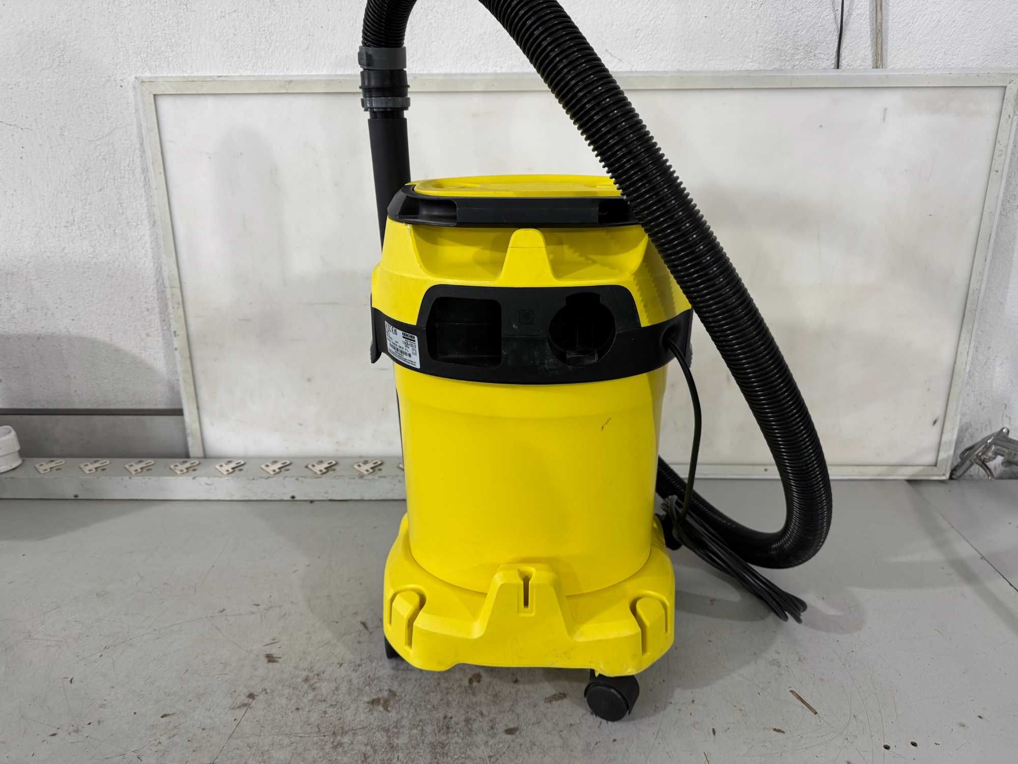 Прахосмукачка - Karcher 1000 W / WD 3
