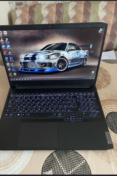 Геймърски лаптоп Lenovo