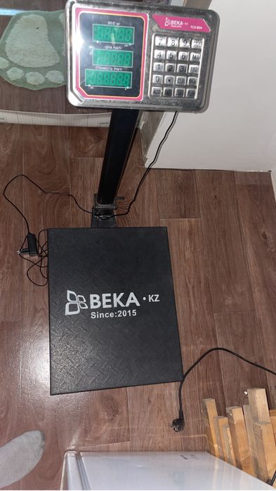 Продам весы новые почти не ползавались зарядки хватает на 2дня примерн