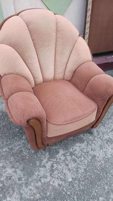 Vând canapeaua noua