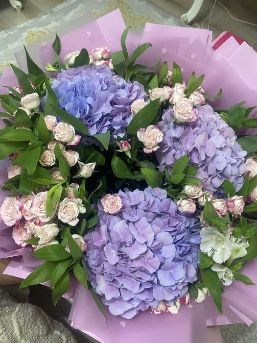 Продам пышный букет цветов