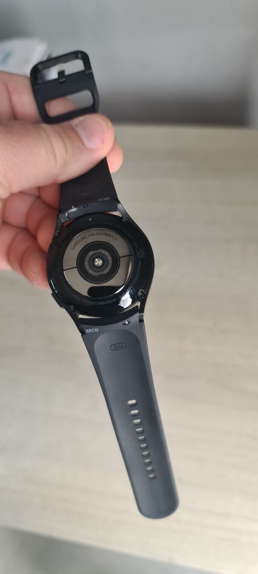 Samsung  galaxy  watch 4