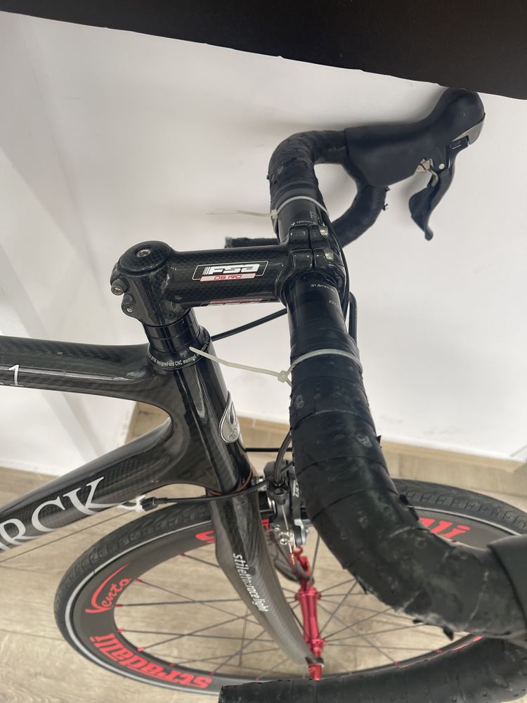 Cursiera STORCK SCENARIO:C1.1 full carbon in stare ipecabila.