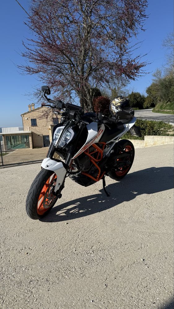 KTM Duke 390 – An 2020 – 15.000 km – Stare excelentă
