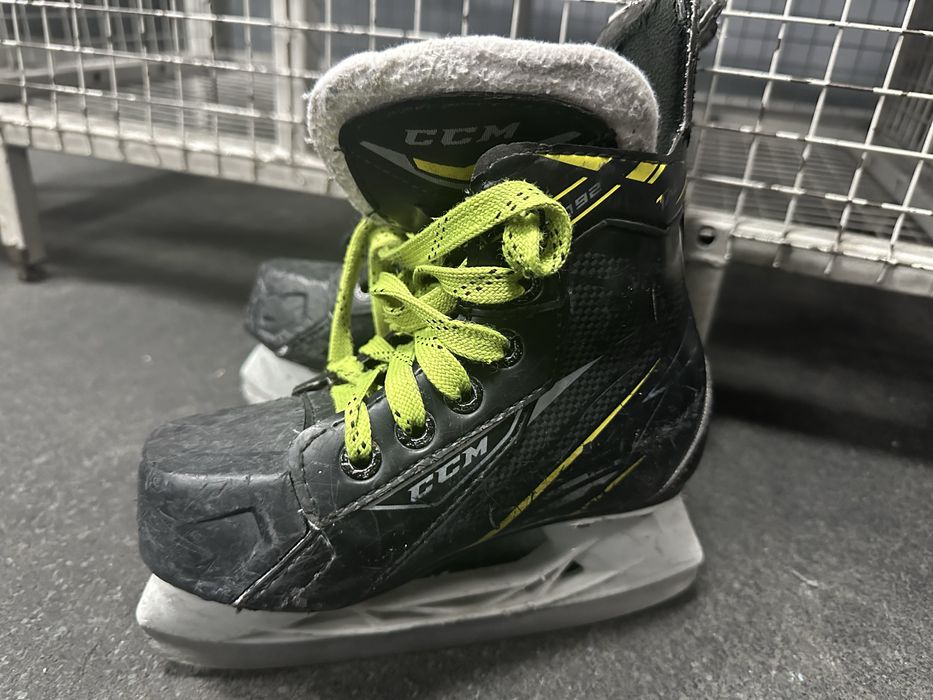 Коньки хоккейный