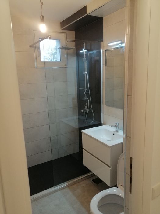 Parchet laminat și gresie