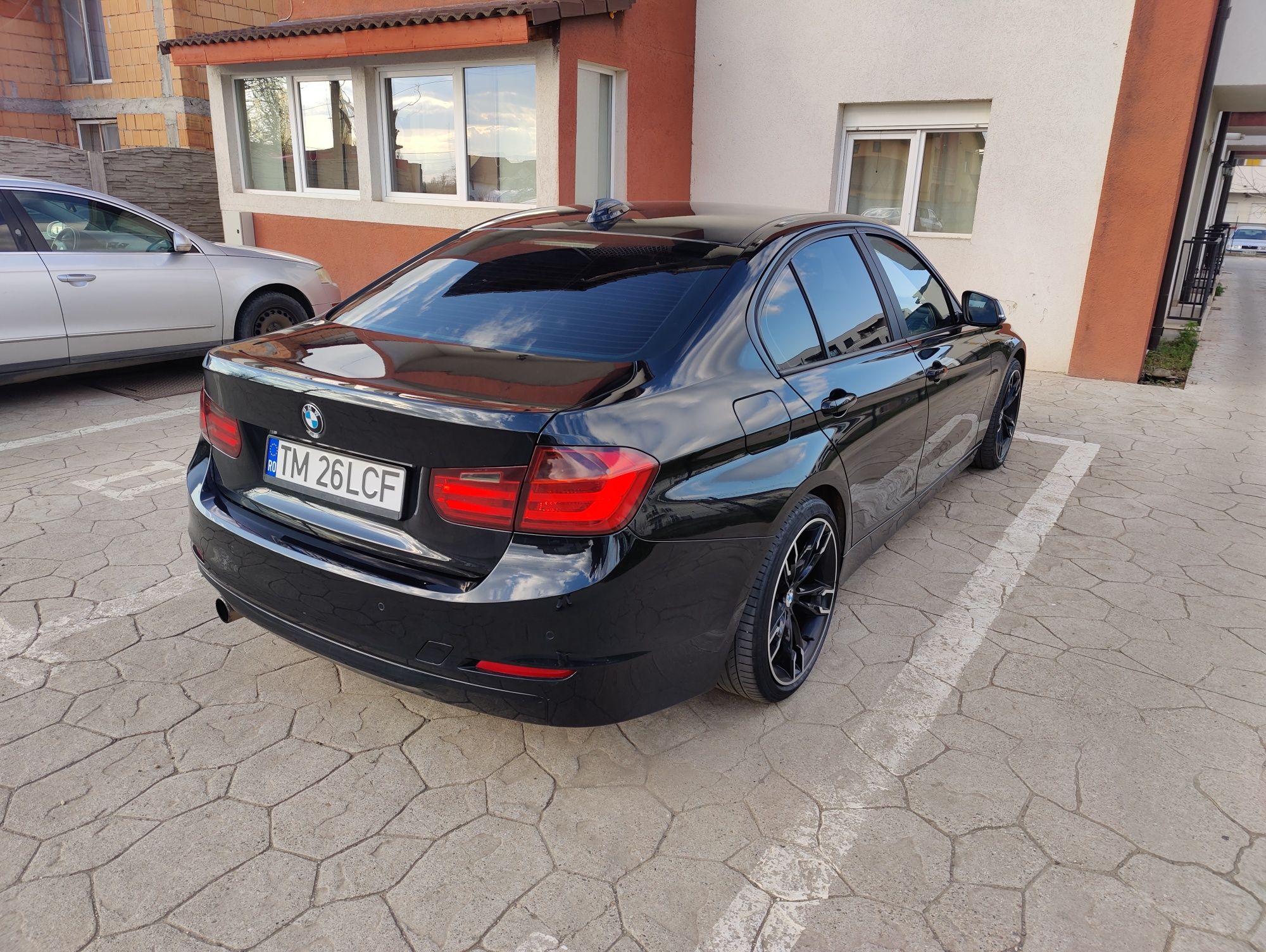 Vând BMW 320i F30