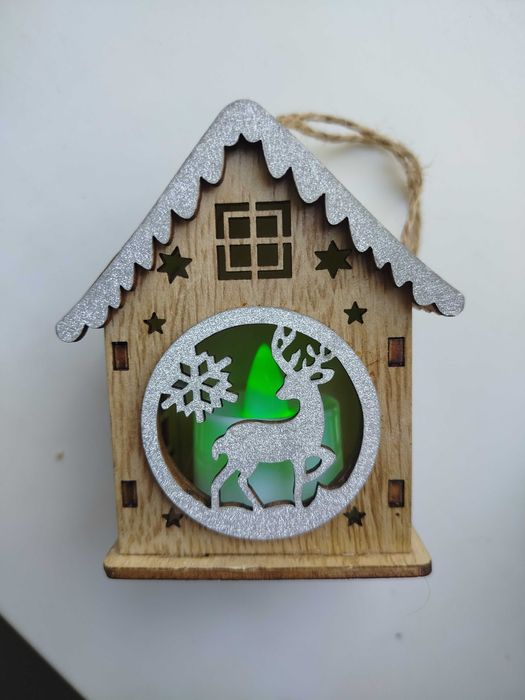 Светящийся домик, внутри свеча