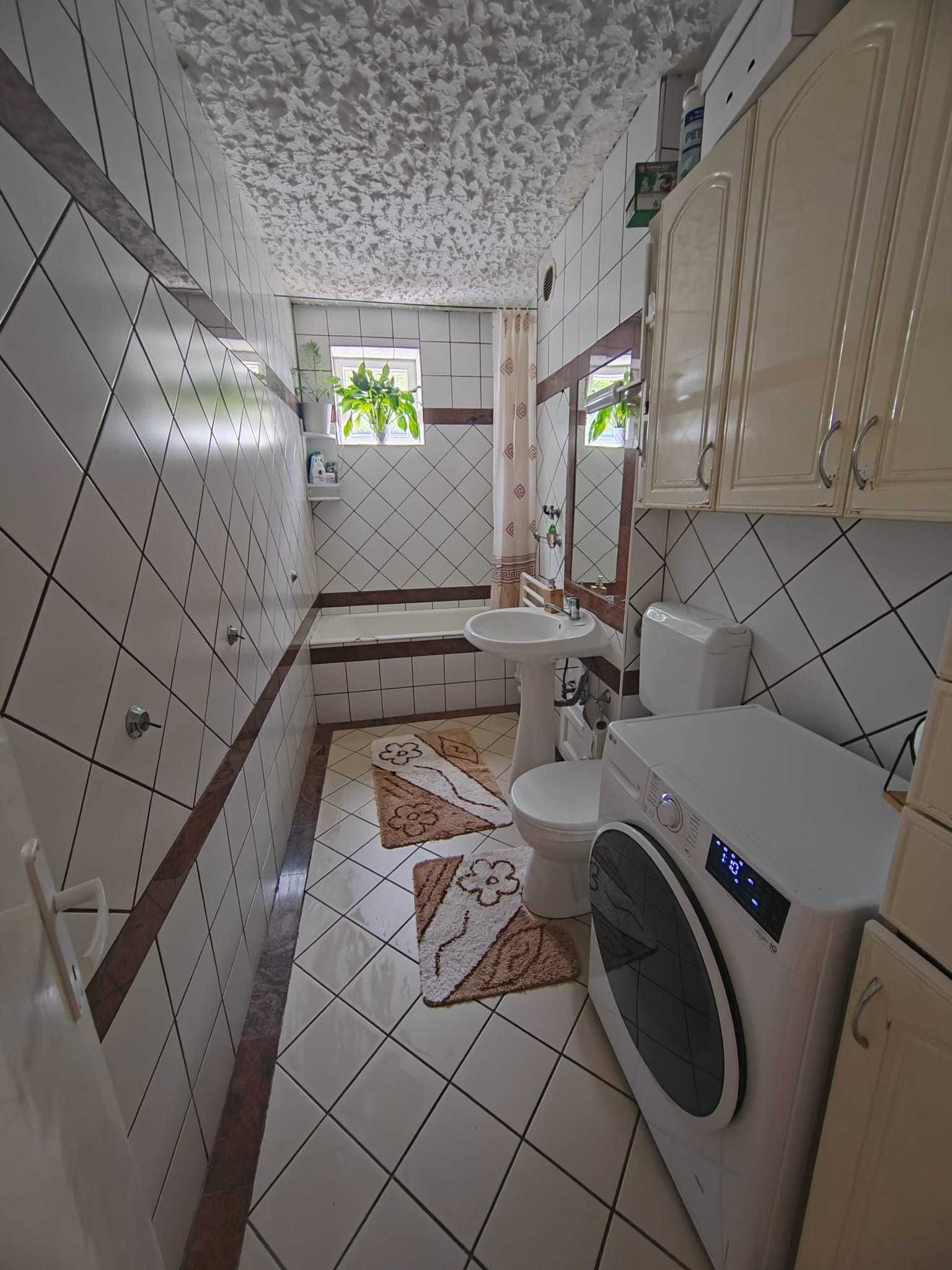 De vânzare apartament cu 3 camere în Sovata, zona centrală