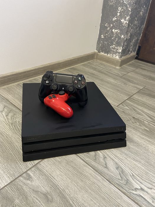 Vand Playstation 4 Pro (Jocuri incluse)