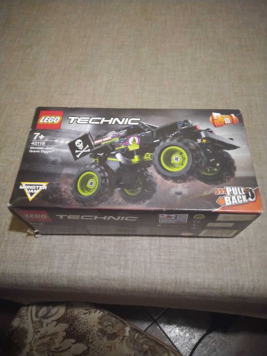Lego Tehnic 42118, masina pull back.