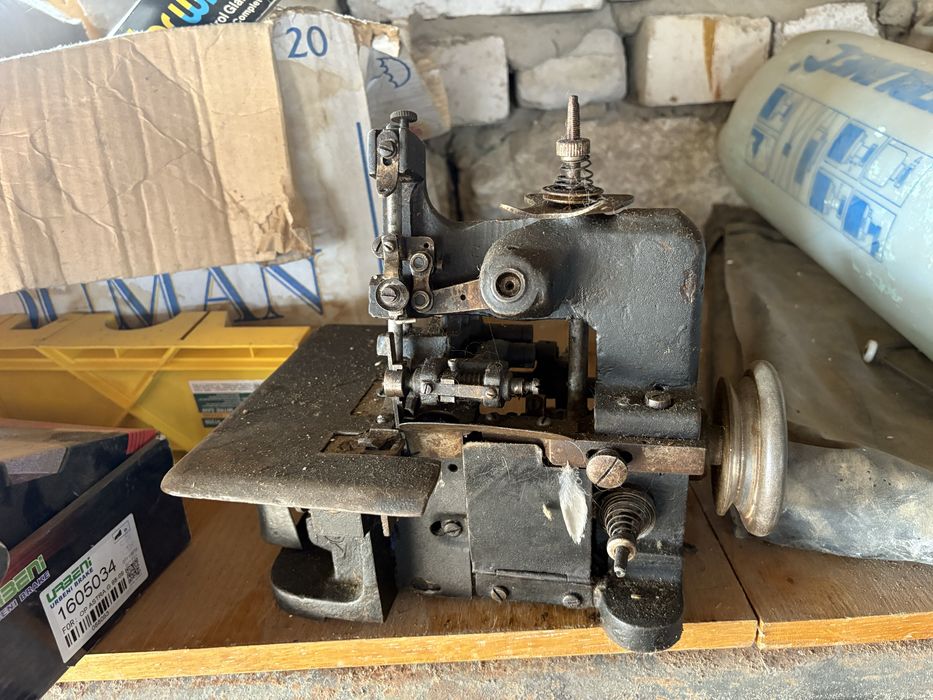 Продам оверлок промышленный