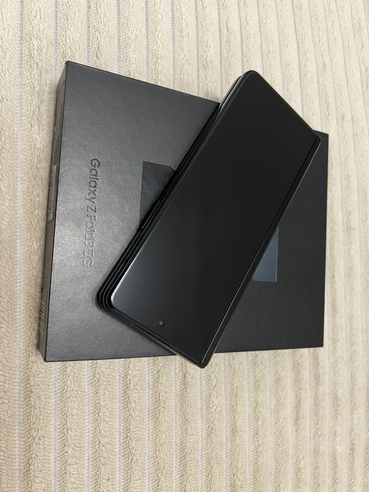 Samsung Z Fold3 256гб как новый