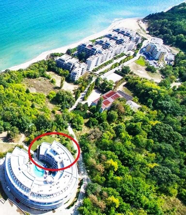 Апартамент с три спални на 100 метра от плажа на Обзор!